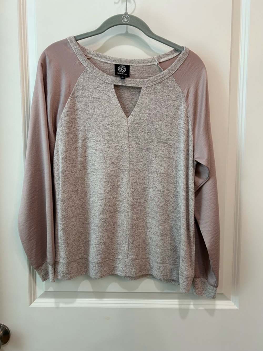 bobeau Two-Tone Gray and Mauve Scoop-Neck Pullover